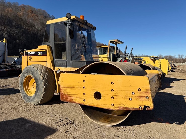 caterpillar-cs-583c-image-1