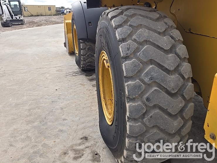 2014-caterpillar-938k-image-25