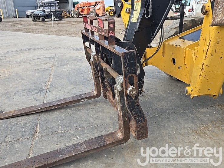 2019-caterpillar-tl1255d-image-9