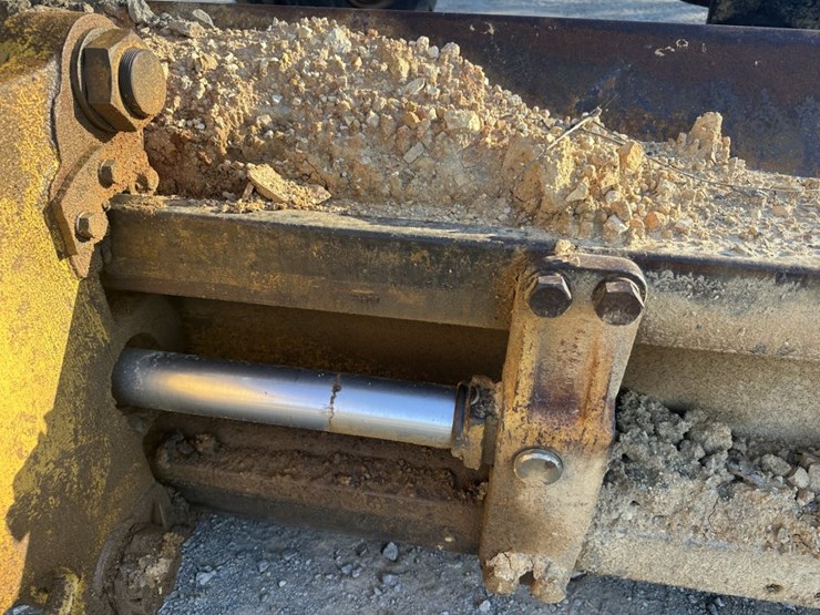 caterpillar-16g-image-31