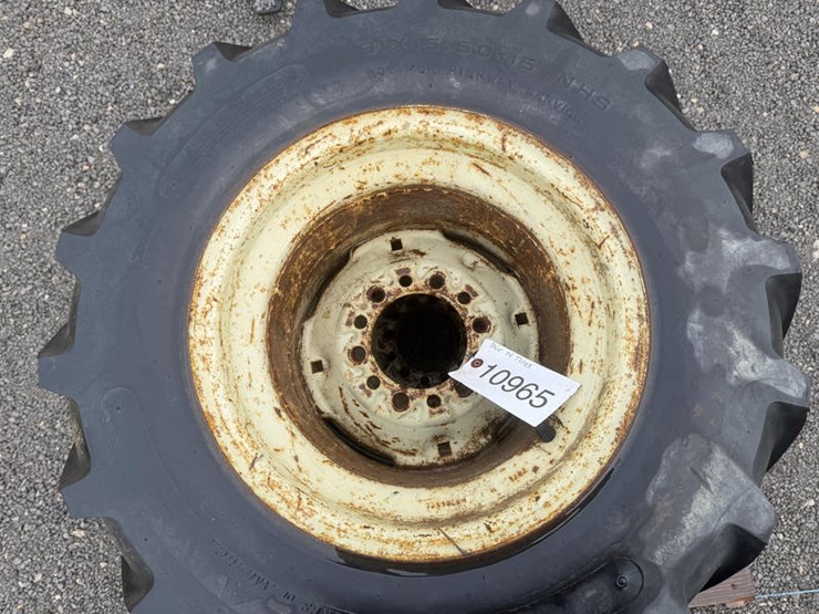 #10965-•-31:00x15:50x15-pair-of-tires-image-3