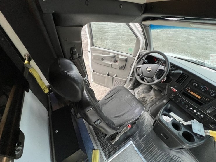 2015-chevrolet-express-paratransit-bus-image-29