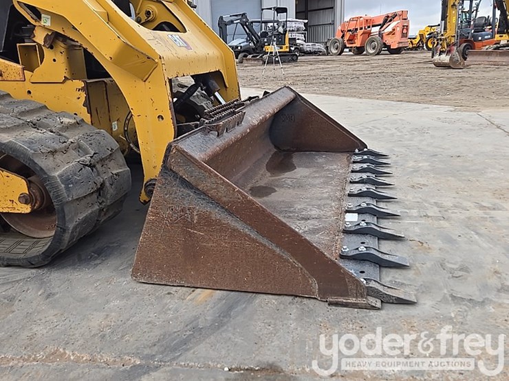 2021-caterpillar-299d3-image-38