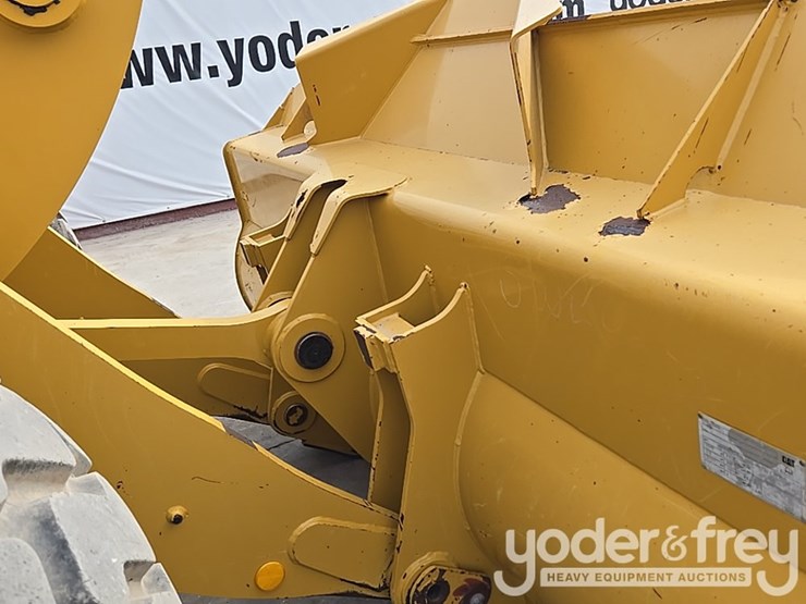 2014-caterpillar-938k-image-13