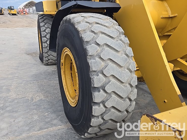 2014-caterpillar-938k-image-39