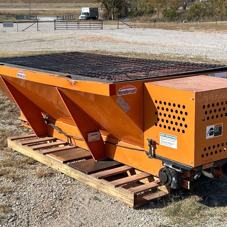 2002 Henderson FSP Sandspreader Attachment