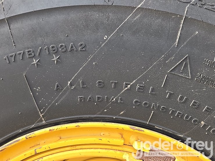 2014-caterpillar-938k-image-28