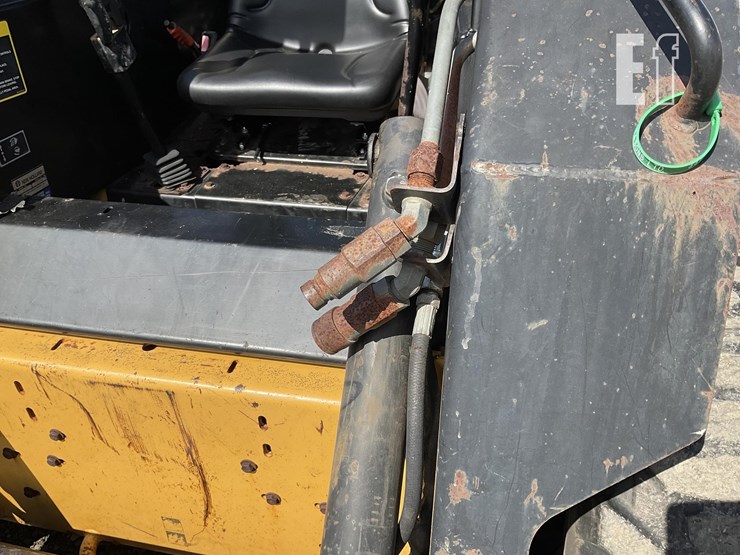 1998-new-holland-lx565-image-11