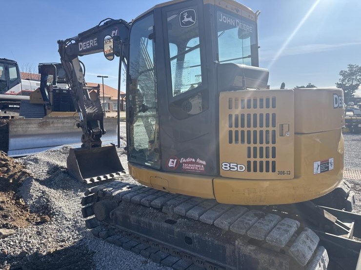 2013-deere-85d-image-9