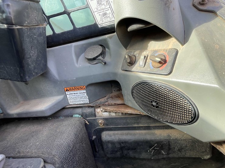 2015-bobcat-t870-image-16