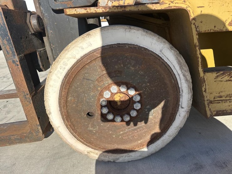 caterpillar-t80d-image-33