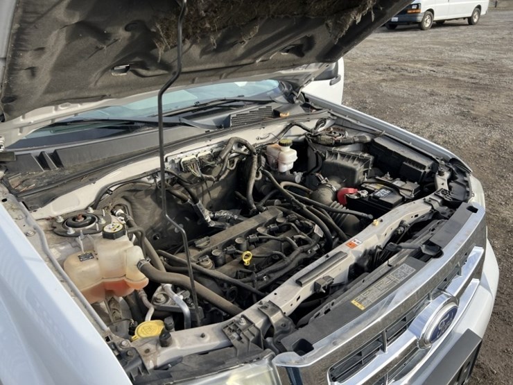 2011-ford-escape-image-15