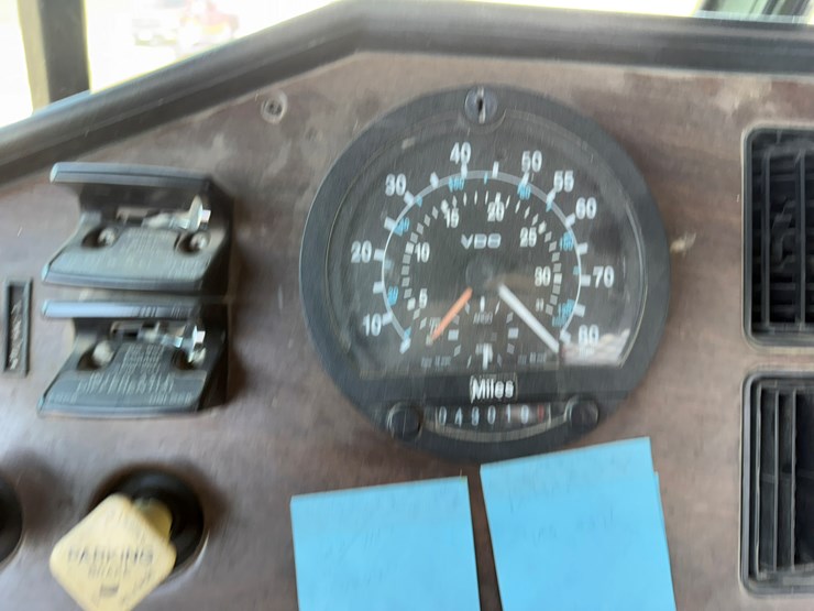 #22592-•-inop-1992-freightliner-t/a-daycab-truck-tractor-vin:-1fuymzyb1np520782-image-83