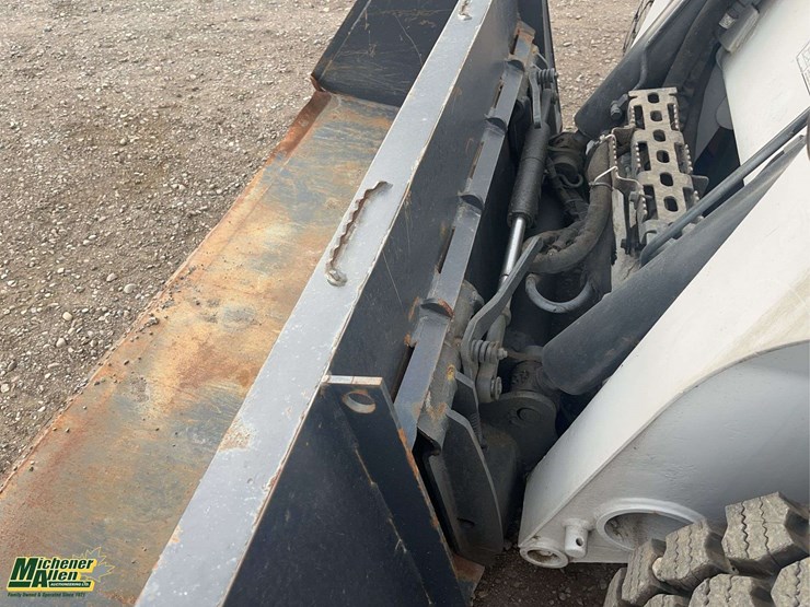 2015-bobcat-s650-image-16