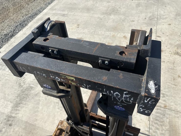 caterpillar-t80d-image-16