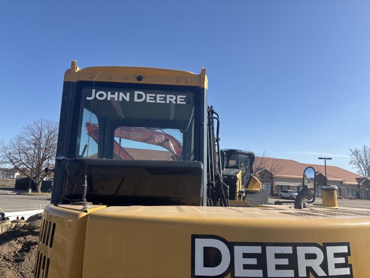 2013-deere-85d-image-10