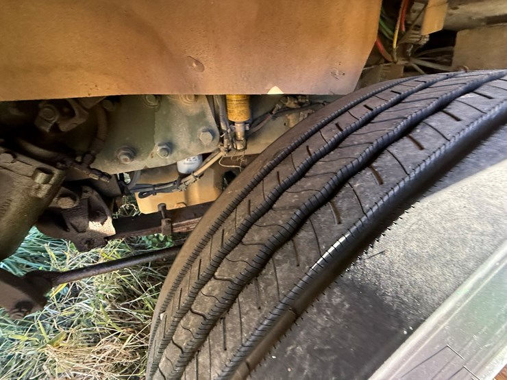 #22592-•-inop-1992-freightliner-t/a-daycab-truck-tractor-vin:-1fuymzyb1np520782-image-13