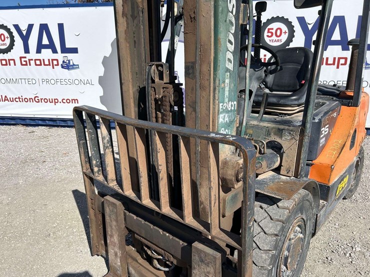 doosan-d35s-5-6,900lb-diesel-forklift-image-16