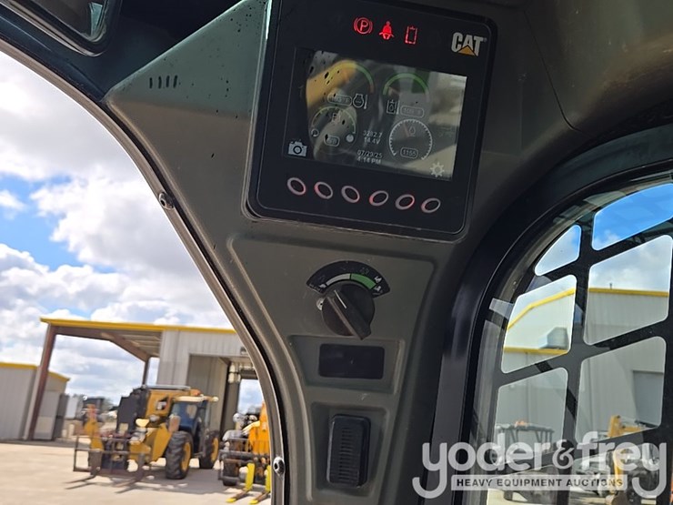 2021-caterpillar-289d3-image-60