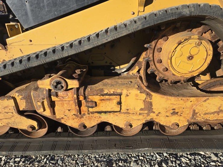 2020-caterpillar-259d3-image-39