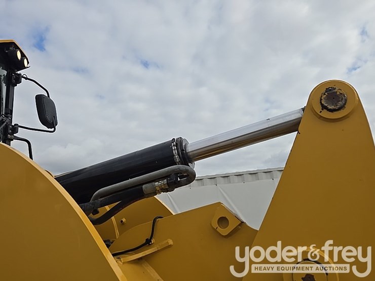 2014-caterpillar-938k-image-95