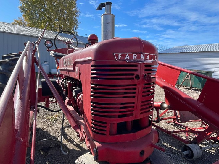 #3012-•-mccormick-farmall-h-narrow-front-tractor-with-loader-image-19