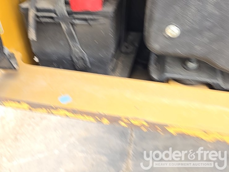 2021-caterpillar-289d3-image-46