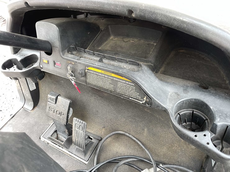 #3020-•-club-car-electric-golf-cart-image-8