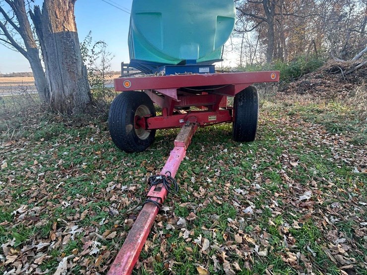 unverferth-flatbed-wagon-with-2,000-gal-poly-tank-image-4