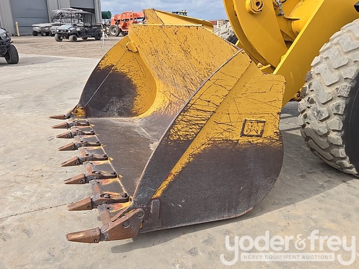 2014-caterpillar-938k-image-10