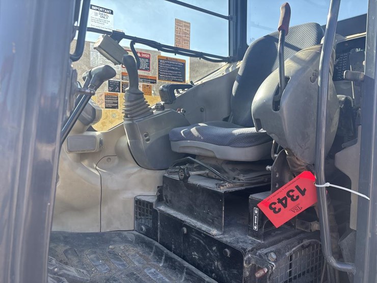 2013-deere-85d-image-47