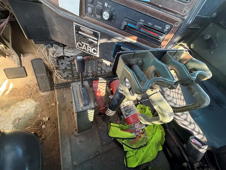 #22592-•-inop-1992-freightliner-t/a-daycab-truck-tractor-vin:-1fuymzyb1np520782-image-5