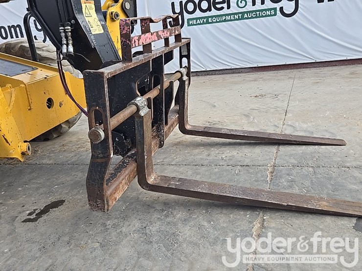 2019-caterpillar-tl1255d-image-10