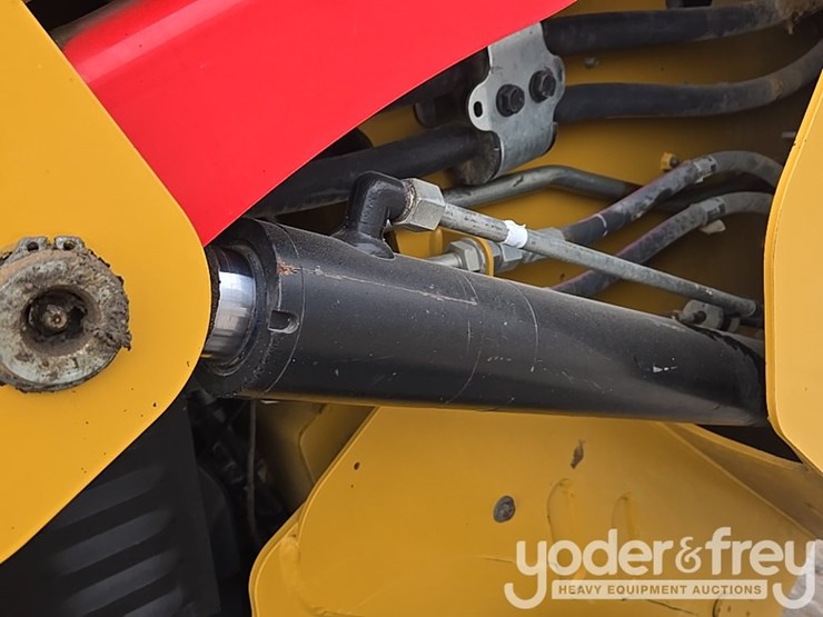 2022-caterpillar-299d3-image-15