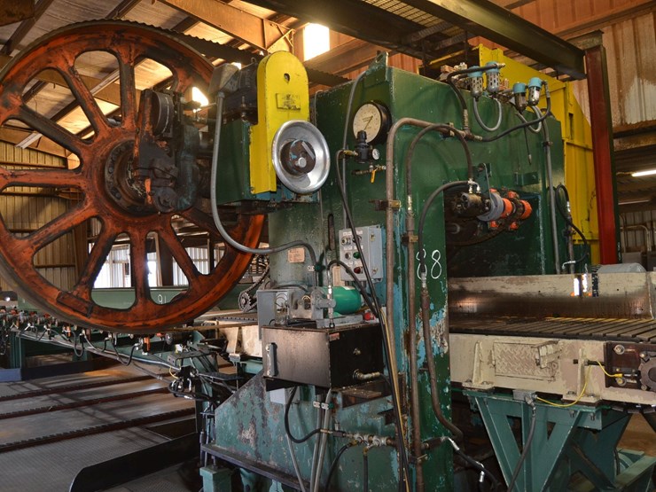 kockums-6'-single-setting-horizontal-band-mill-model-hsa-1-w/-slat-bed-feed-w/-press-rolls-w/-lube-system-w/-air-strain-w/-hood-rail-system-sn#4219-10-image-4