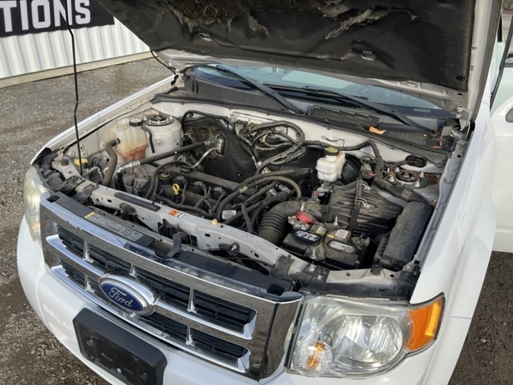 2011-ford-escape-image-14