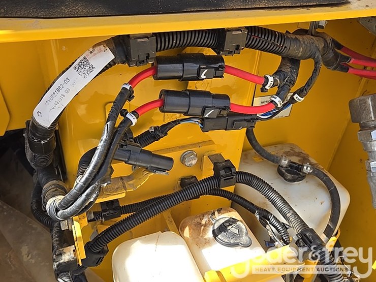 2023-komatsu-d61pxi-24-image-34