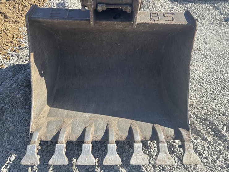 2013-deere-85d-image-41