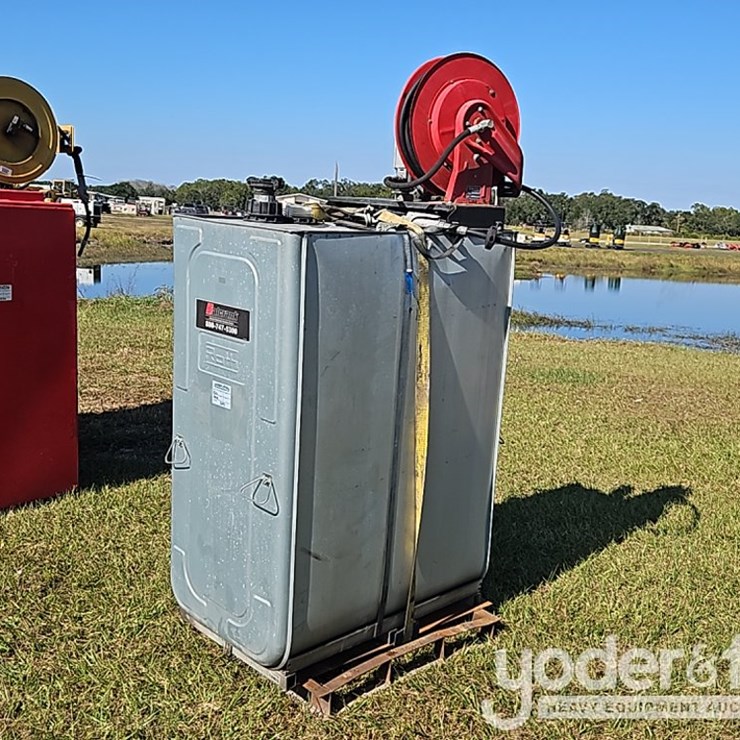 Roth Tank Oil Tank c/w Hose Reel Balcrank Oil Pump