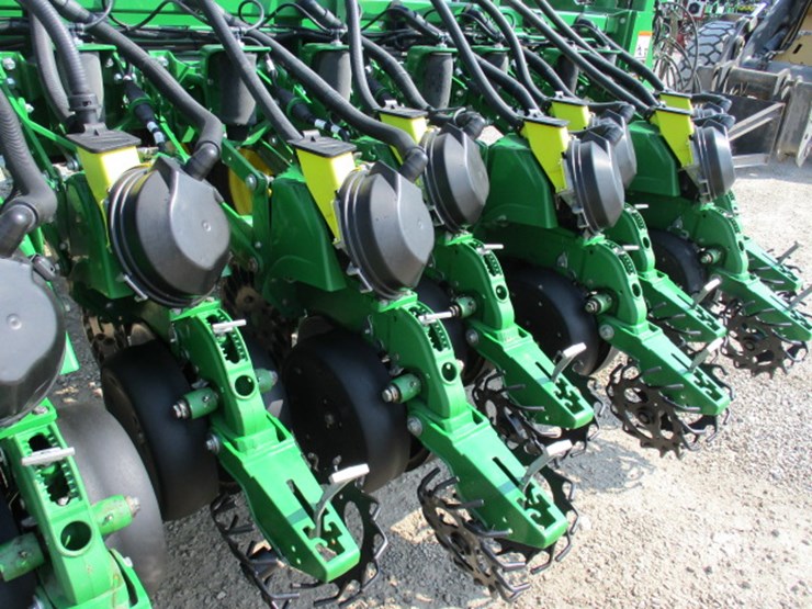 2016-john-deere-db60-image-40