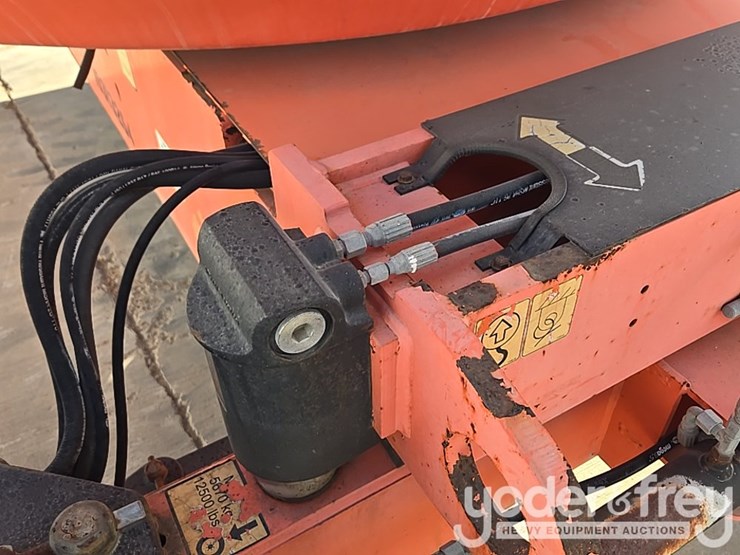 2014-jlg-600aj-image-48