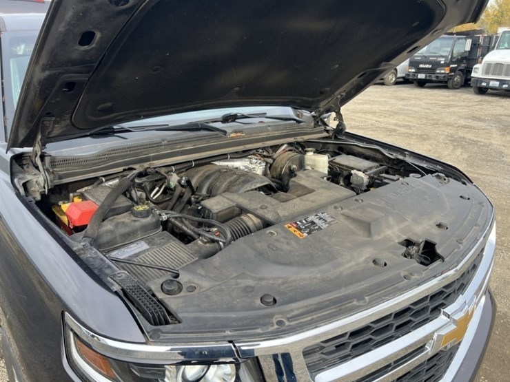 2017-chevrolet-tahoe-image-15