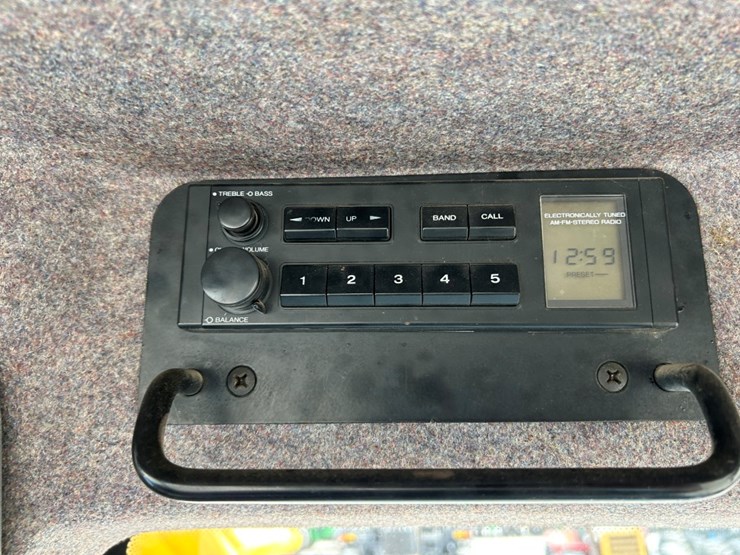 1994-new-holland-8770-image-32