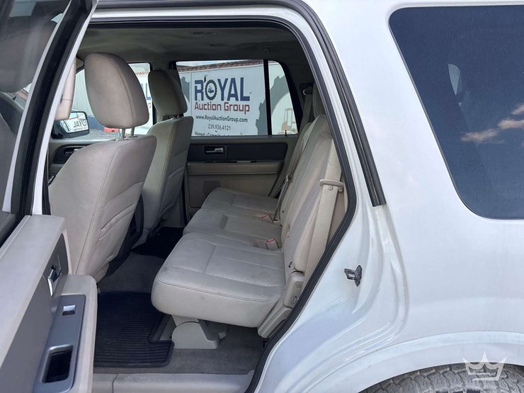 2012-ford-expedition-image-17