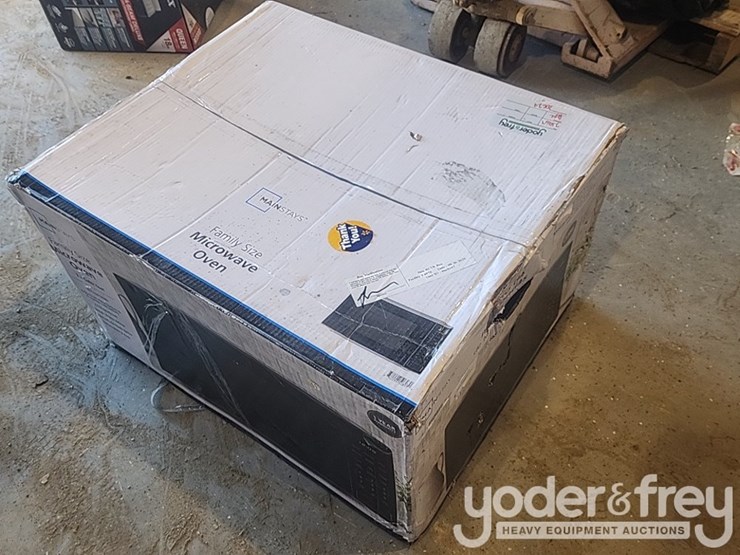 mainstays-family-size-microwave-image-2