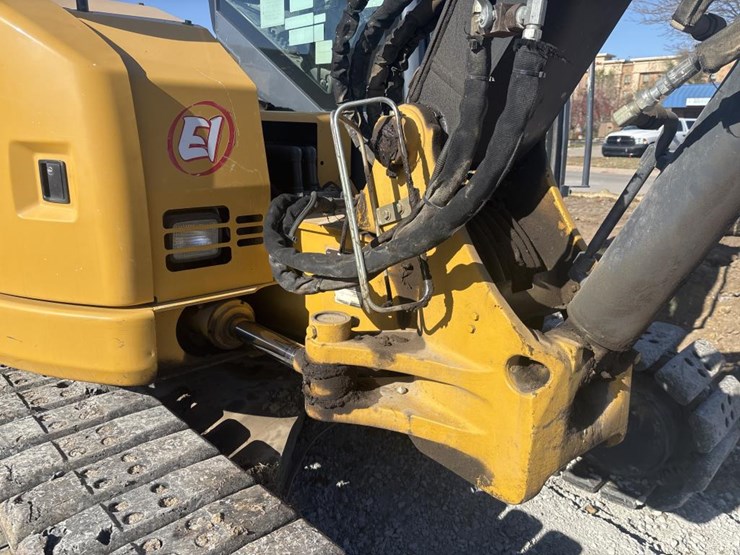 2013-deere-85d-image-27