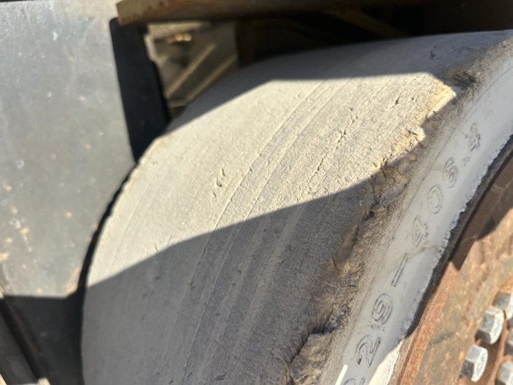 caterpillar-t80d-image-34