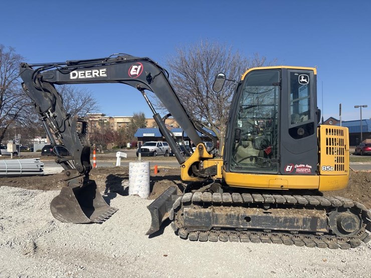 2013-deere-85d-image-1