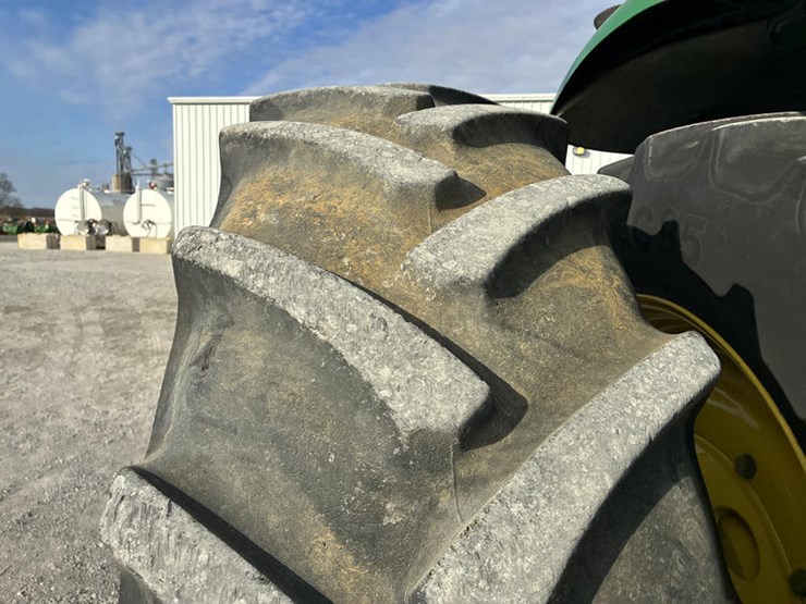 2015-john-deere-8295r-image-51