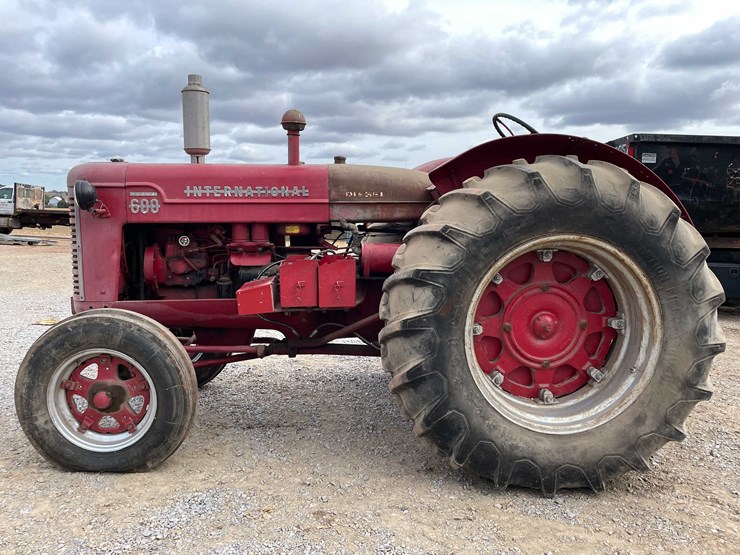 1956-international-600-image-8